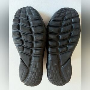 Nike Kids Flex Runner 2 GS Black Laceless Slip-On Stretch Grip Rubber Tread Shoe